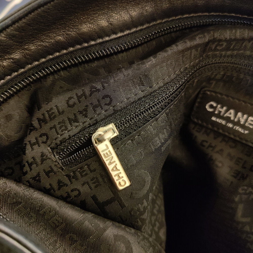 Chanel Black Leather Shoulder Bag - Picture 5 of 5